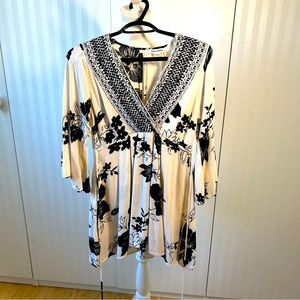 Billabong creamy white with black fern floral waist ties blouse dress Size S